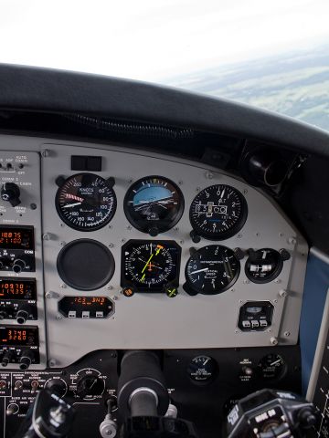 Beechcraft King Air 90 (D-IMAG) - ILS approach runway 25 dresden.