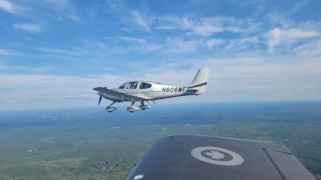Cirrus SR-22 (N606MF)