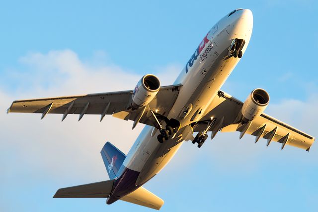 Airbus A300F4-600 (N760FD) - Rotating into the sunset. Full Quality photo: a rel=nofollow href=http://www.jetphotos.net/viewphoto.php?id=8011069&nseq=15http://www.jetphotos.net/viewphoto.php?id=8011069&nseq=15/a