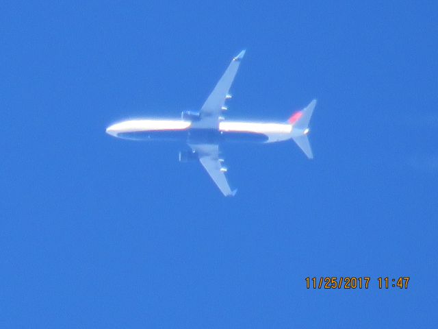 Boeing 737-900 (N802DN)