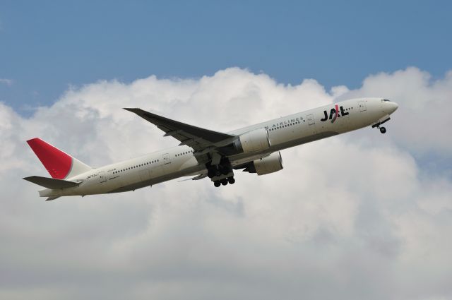 BOEING 777-300 (JA733J) - 2011/4/24