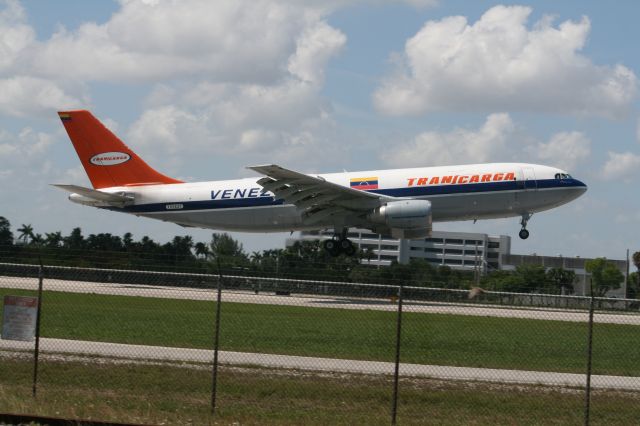 Airbus A300F4-200 (YV562T)