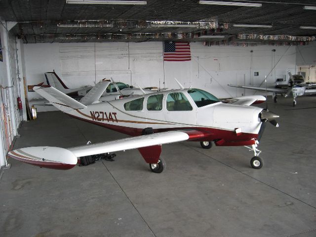 Beechcraft 35 Bonanza (N2714T)