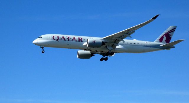 Airbus A350-900 (A7-AME) - On final is this 2018 Qatar Airways Airbus A350-941 in the Spring of 2021.