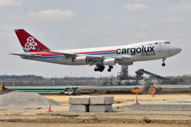 Boeing 747-400 (LX-TCV) - 5-R