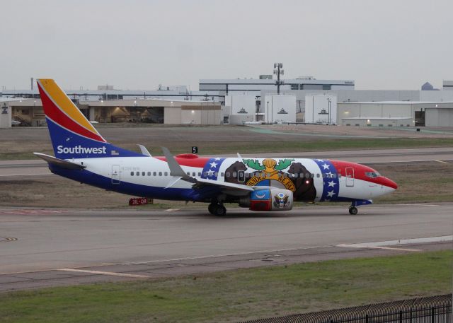 Boeing 737-700 (N280WN) - Southwest Airlines (WN) N280WN B737-7H4 [cn32533]br /Dallas Love Field (DAL).  Southwest Airlines flight WN366 taxis from Runway 13R after arriving from New York LaGuardia (LGA). Catching the last rays of daylight from a short Texas winter’s day this frame is painted since 2015 in the commemorative ‘Missouri One’ livery reflecting the State Flag.br /Taken from 4th Floor, Short Stay Car Park A.br /br /2019 03 08br /https://alphayankee.smugmug.com/Airlines-and-Airliners-Portfolio/Airlines/AmericasAirlines/Southwest-Airlines-WN/