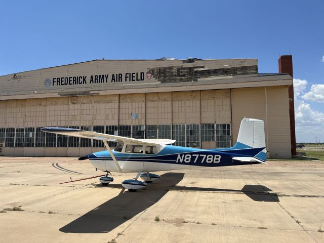 Cessna Skyhawk (N8778B)