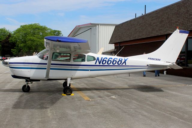 Cessna Centurion (N6668X)