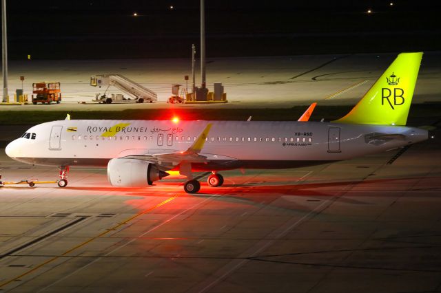 Airbus A320 (V8-RBD)