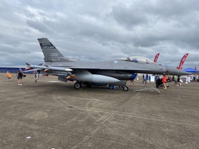 Lockheed F-16 Fighting Falcon — - Date Taken: September 10, 2022br /From the 2022 Smoky Mountain Airshow, starring the US Navy Blue Angels!