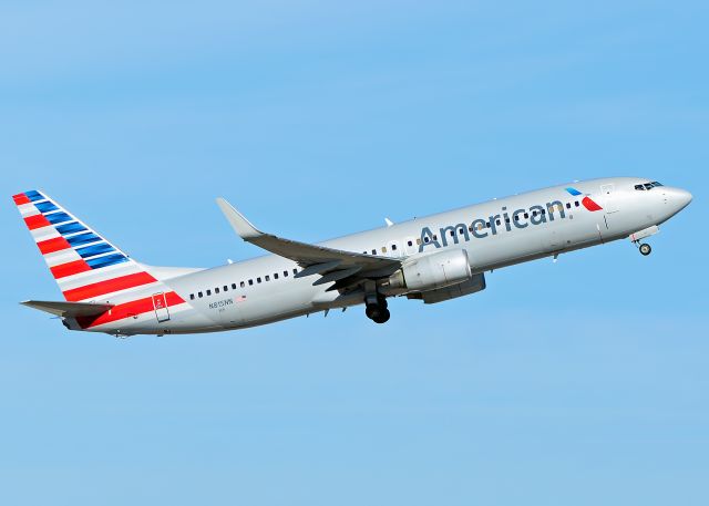 Boeing 737-800 (N815NN)