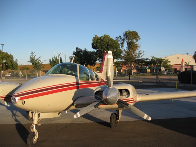 Beechcraft Baron (58) (N16RB)