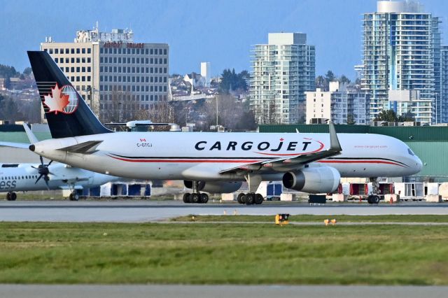 Boeing 757-200 (C-GTCJ)
