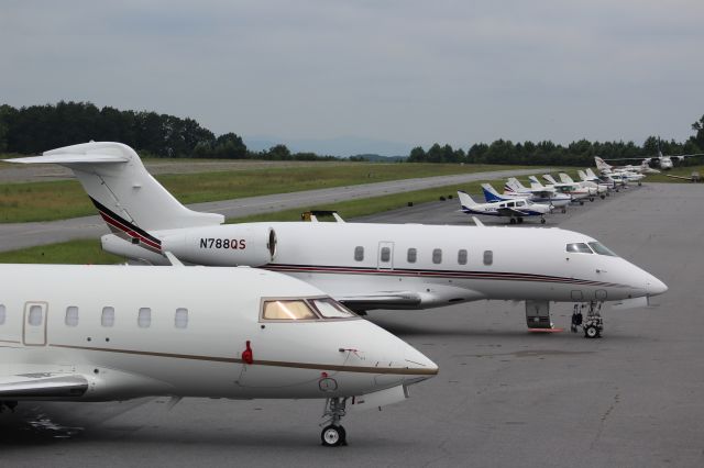 Bombardier Challenger 300 (N788QS)