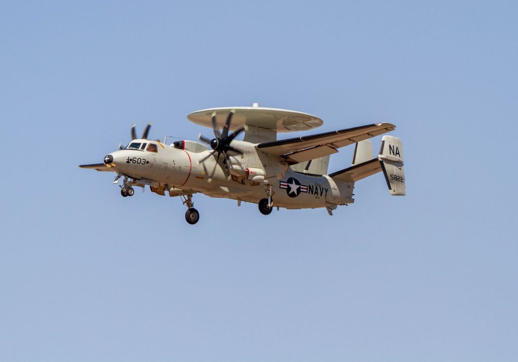 Grumman E-2 Hawkeye (16-5822) - E-2 Hawkeye landing on 25L for a fuel stop before heading back home to Point Mugu.