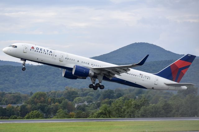 Boeing 757-200 (N6715C)