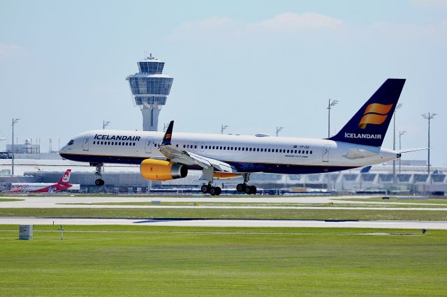 Boeing 757-200 (TF-ISK)