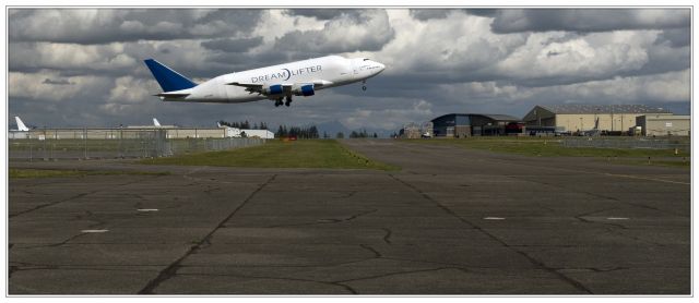 Boeing 747-400 (N747BC)