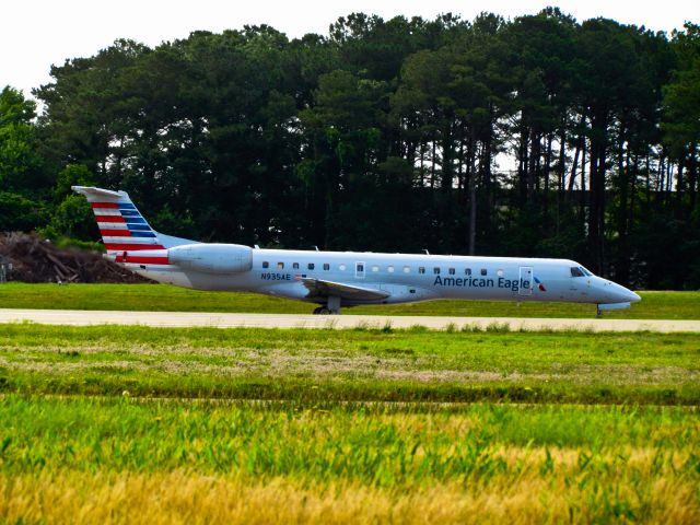 Embraer ERJ-145 (N935AE)
