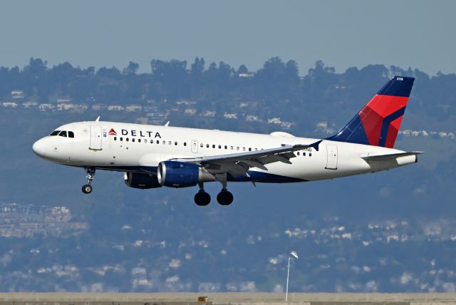 Airbus A319 (N318NB)