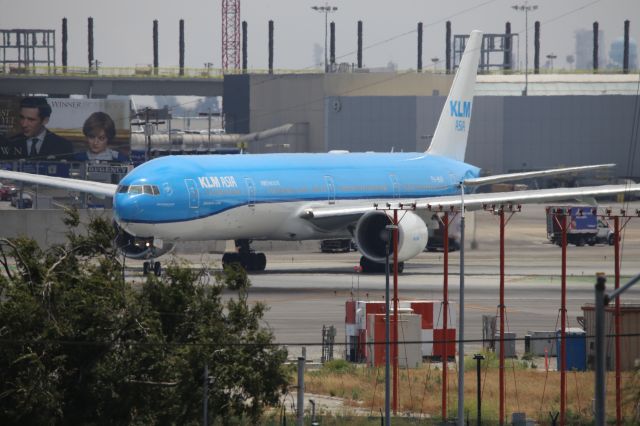 BOEING 777-300ER (PH-BVB)