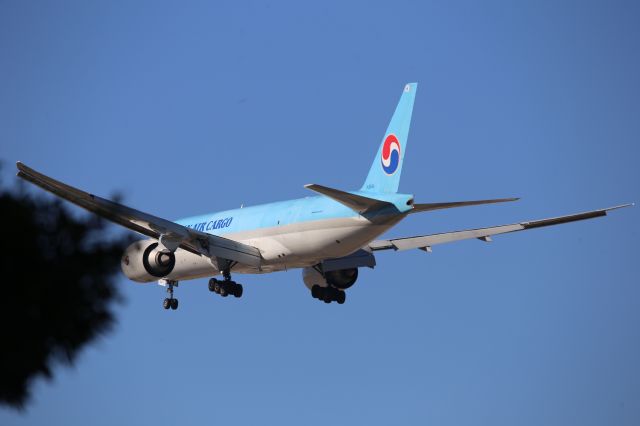 Boeing 777-200 (HL8044)