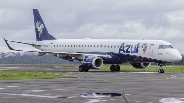 Embraer ERJ-190 (PR-AUI)