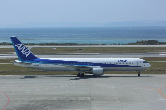 BOEING 767-300 (JA8288)