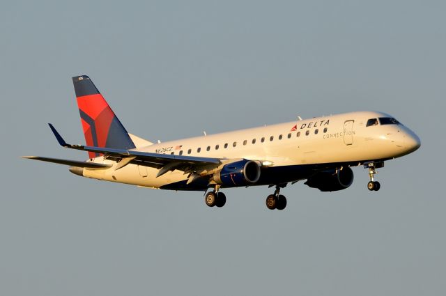 Embraer 170/175 (N626CZ) - Arriving DFW 05/14/2013