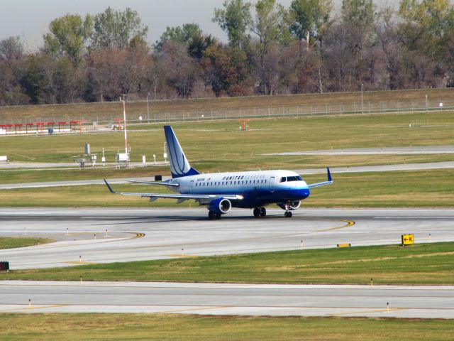 Embraer 170/175 (N653RW)