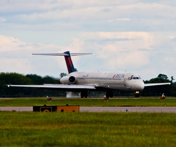 McDonnell Douglas MD-88 (N972DL)