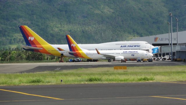 Boeing 737-800 (DQ-FJG) - DQ-FJK Boeing 747-400