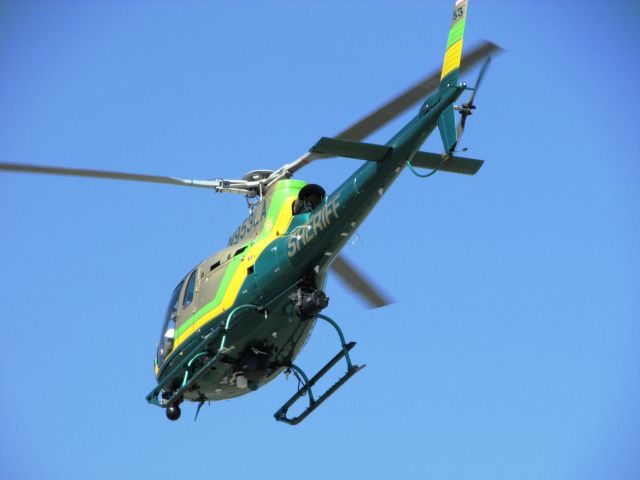Eurocopter AS-350 AStar (N953LA) - Lifting off from Brackett Field.