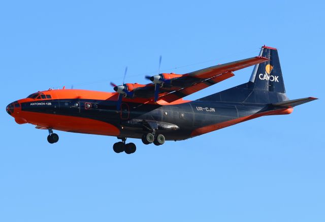 Antonov An-12 (UR-CJN)