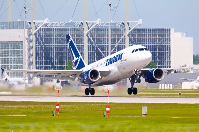 Airbus A318 (YR-ASD)