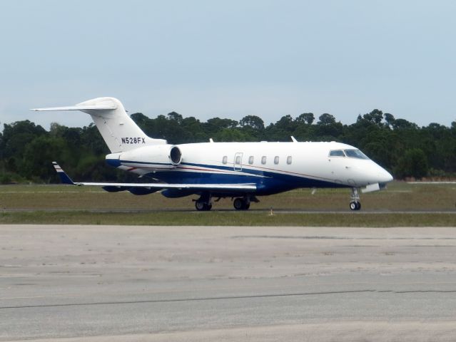 Canadair Challenger (N528FX)