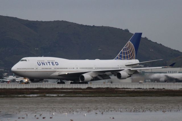 Boeing 747-400 (N174UA)