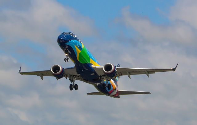 EMBRAER 195 (PR-AXH)