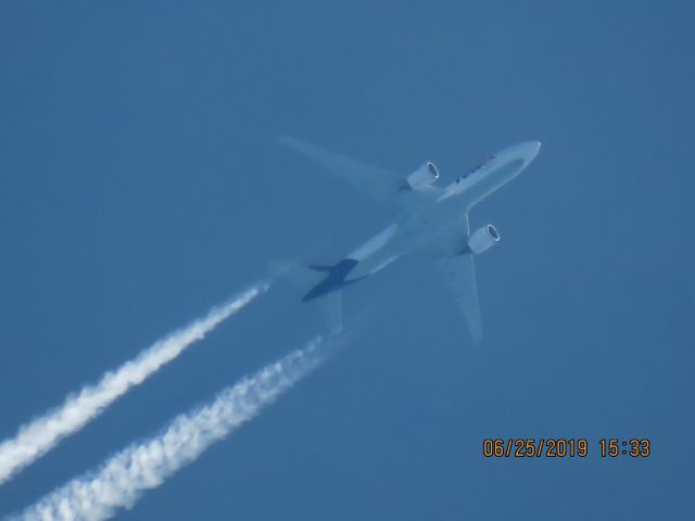 BOEING 777-200LR (N853FD)
