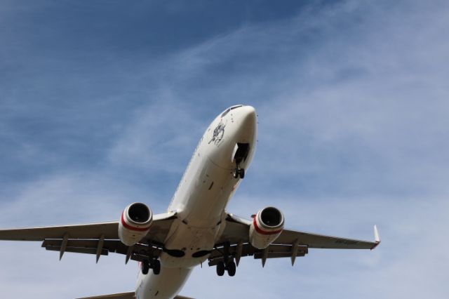 — — - Virgin Australia flying over Seven Mile Beach