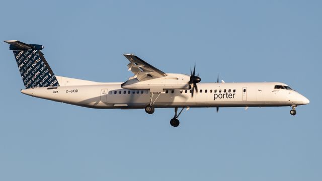 de Havilland Dash 8-400 (C-GKQI)