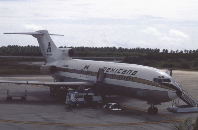 Boeing 727-100 (XA-MEG) - October 1979 at Zihuatanejo (MMZH)