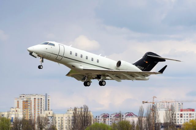 Bombardier Challenger 300 (D-BEKP)