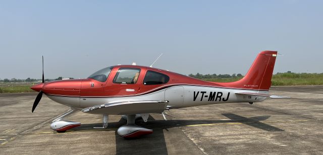 Cirrus SR-22 (VT-MRJ)