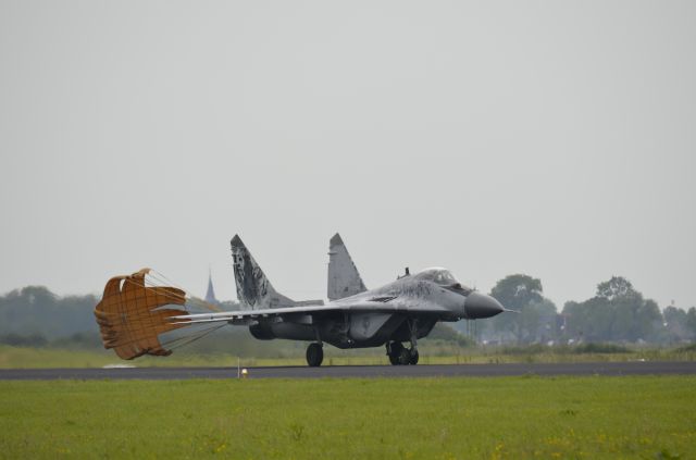 MIKOYAN MiG-33 — - MIG Mi-29