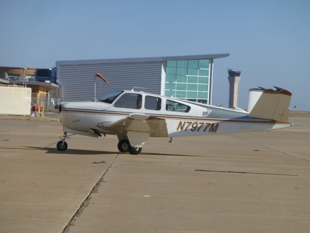 Beechcraft 35 Bonanza (N7977M)