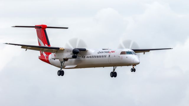 de Havilland Dash 8-400 (VH-QOH)