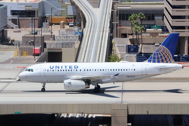 Airbus A319 (N853UA)