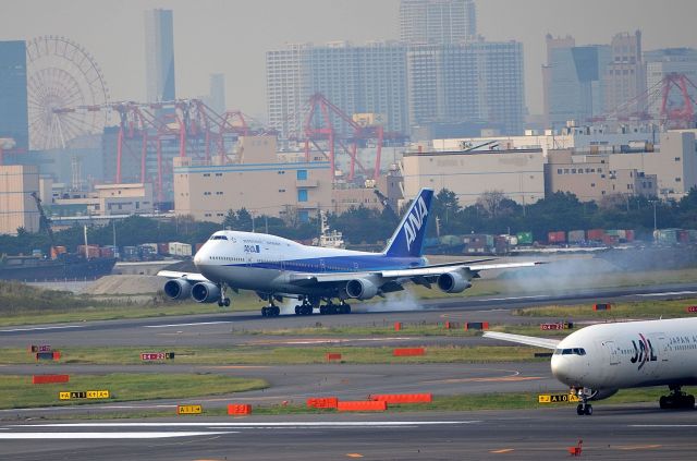 Boeing 747-400 (JA8099)