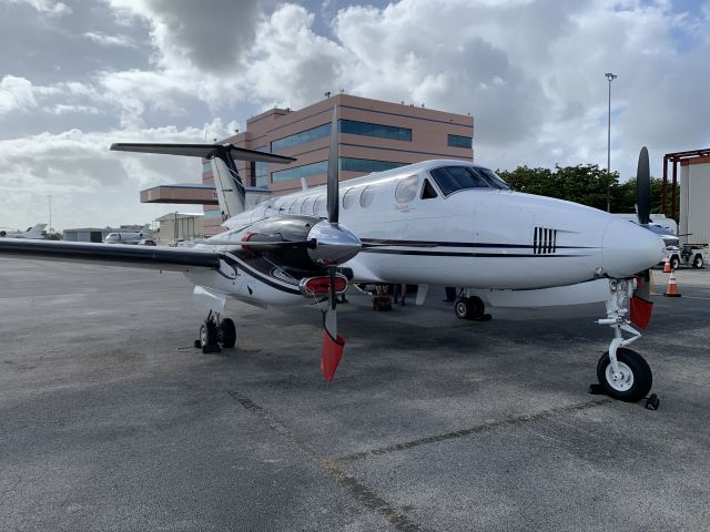 Beechcraft Super King Air 350 (C-GRGF)